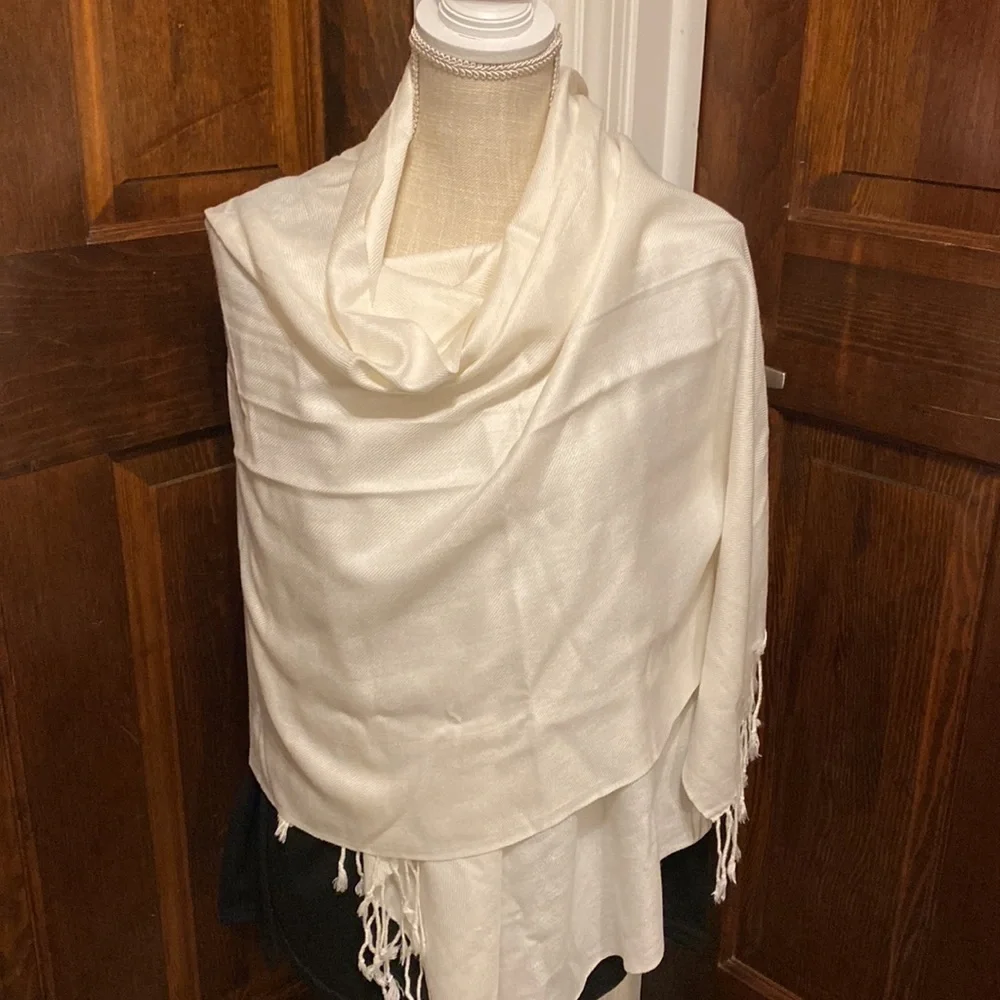 Off white casual scarf/wrap with fringe size 74X28